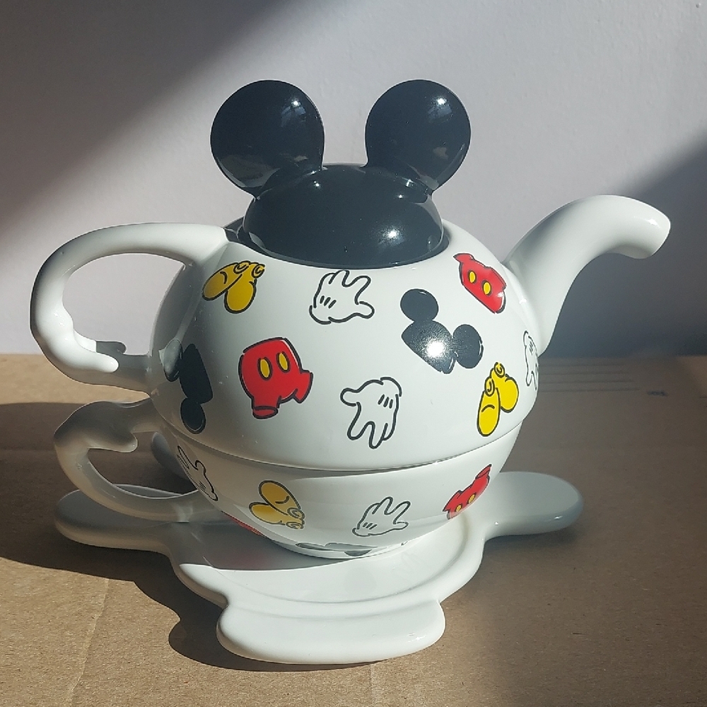 Mickey Mouse Teapot and Cup Set